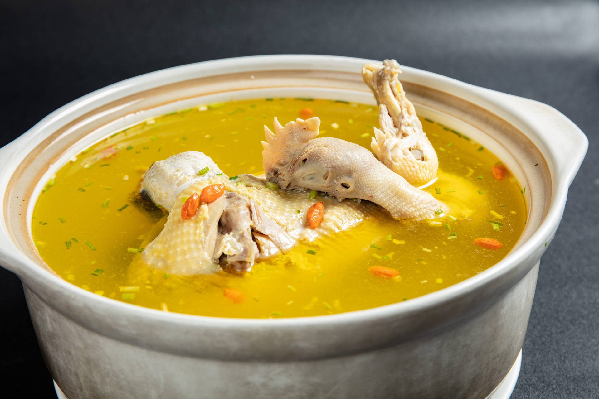 肥西老母鸡:庐州大地的鲜香瑰宝